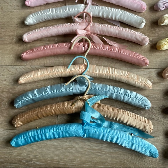 Vintage satin padded hanger lot 19 pieces variety of colours - Picture 6 of 6
